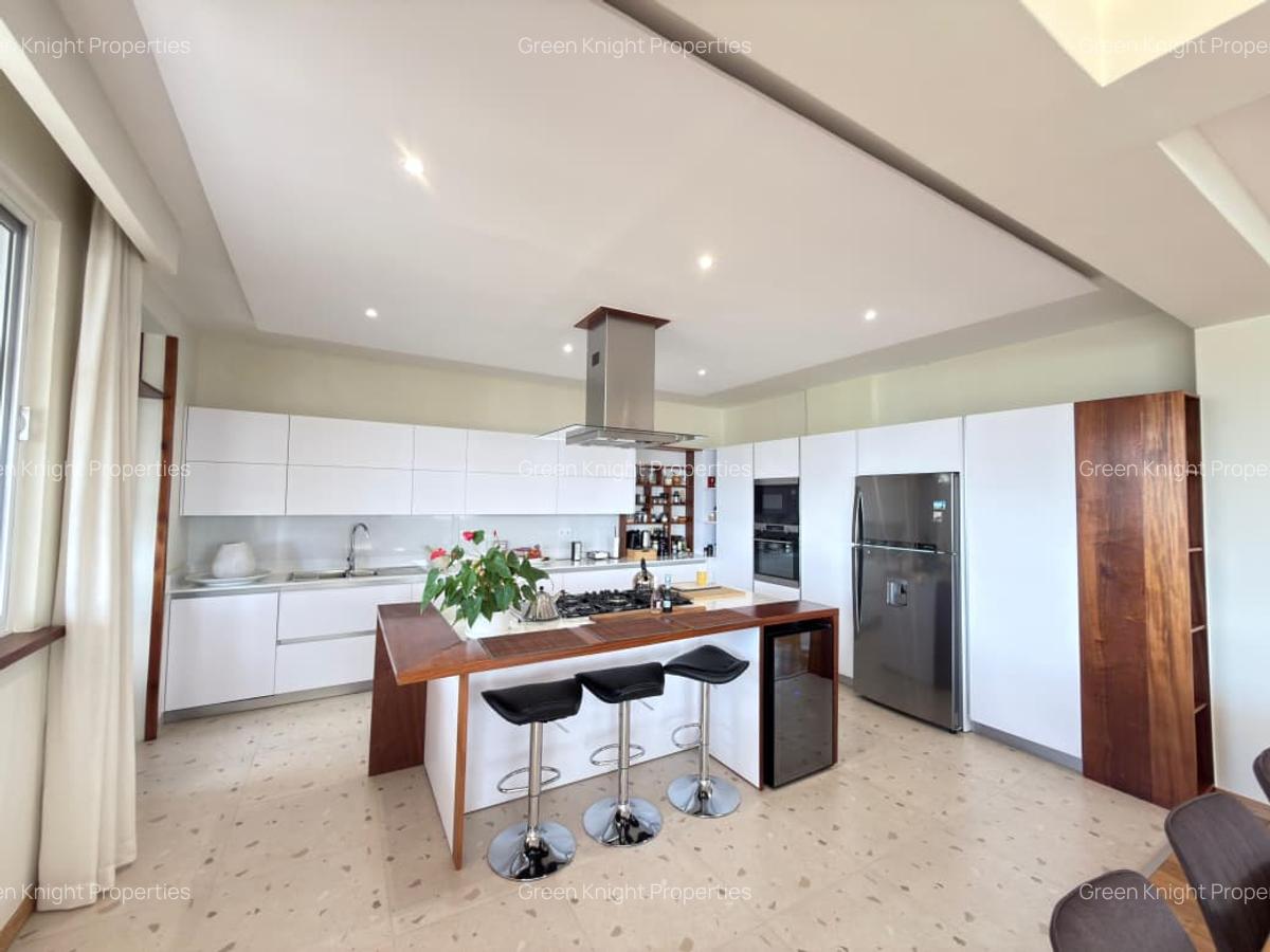 Serviced 3 Bed Apartment with En Suite in Parklands - 4