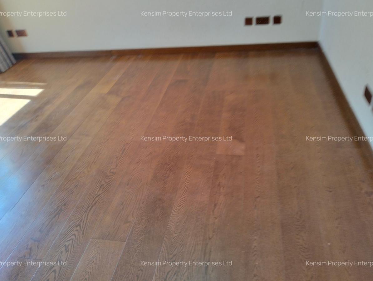 5 Bed Townhouse with En Suite in Lavington - 4