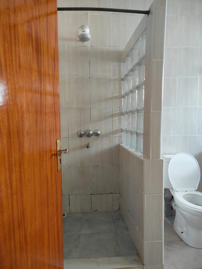 5 Bed House with En Suite at Lavington - 6