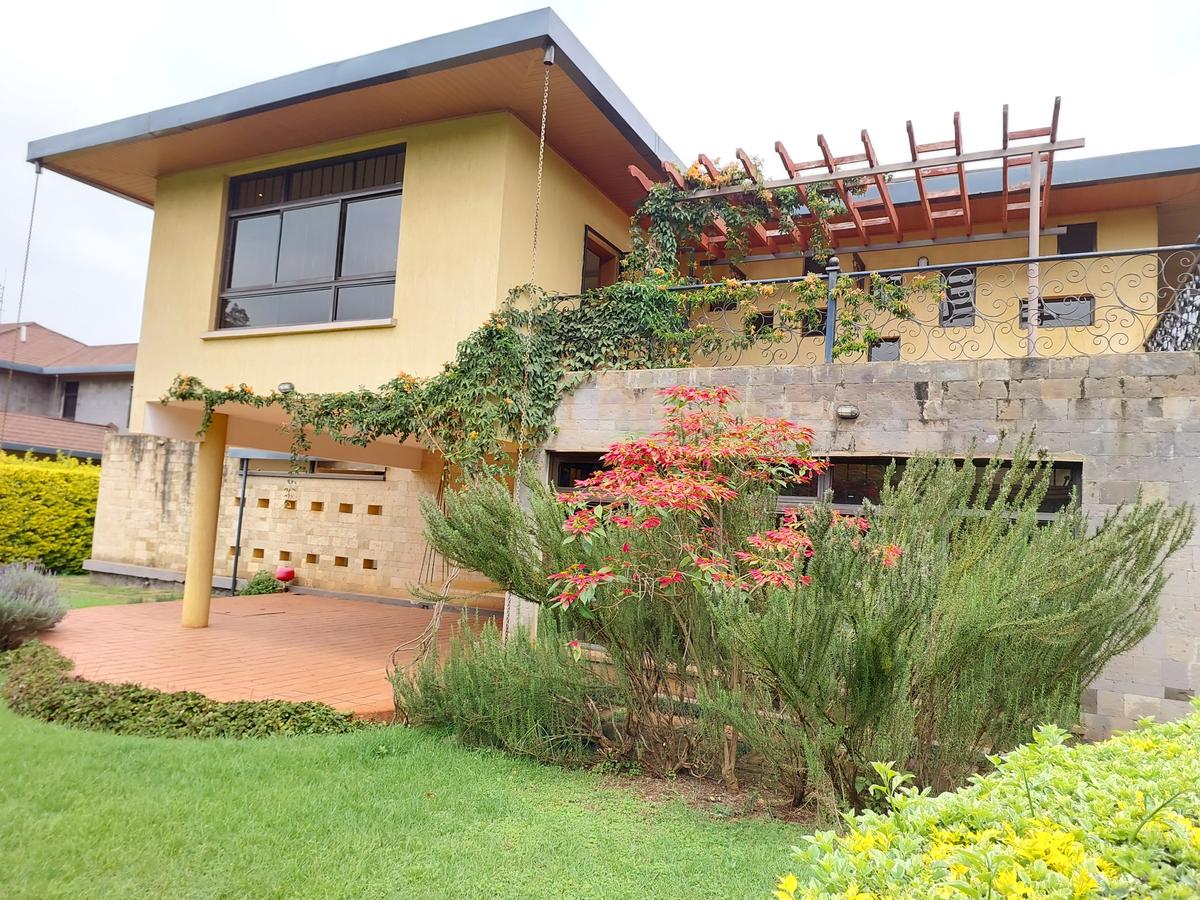 5 Bed House with En Suite at Soraya Drive - 1