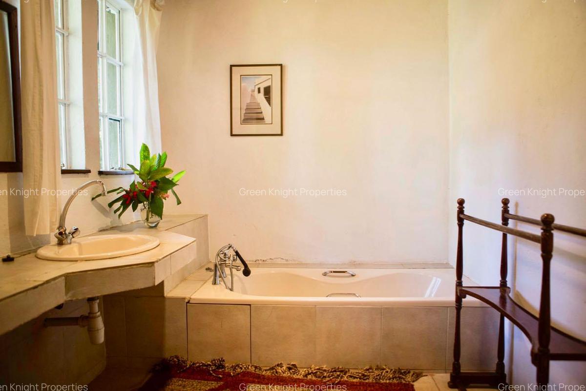 Serviced 2 Bed Apartment with En Suite in Karen - 8