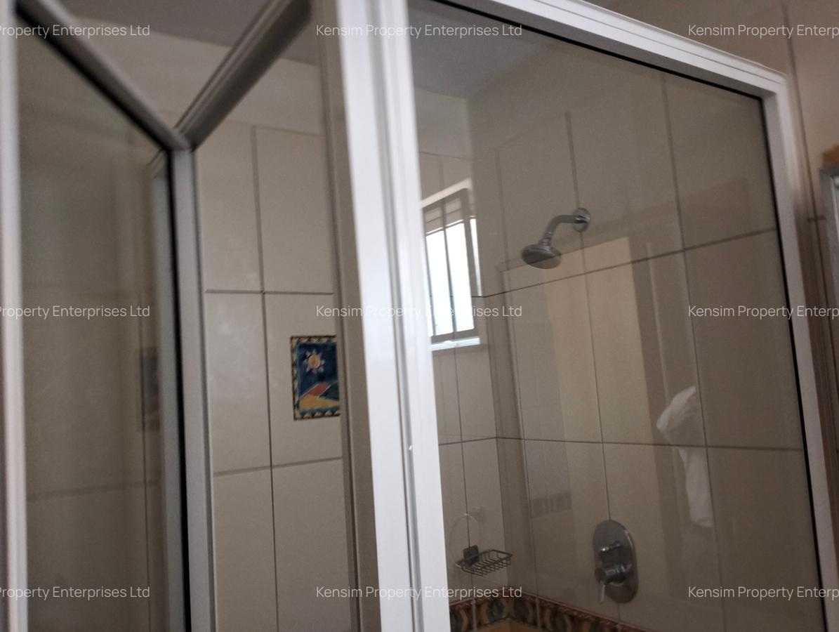 5 Bed Townhouse with En Suite in Brookside - 15