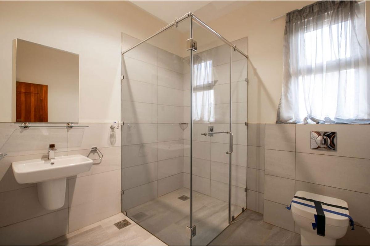 4 Bed Townhouse with En Suite at Paradise Lost Road - 17