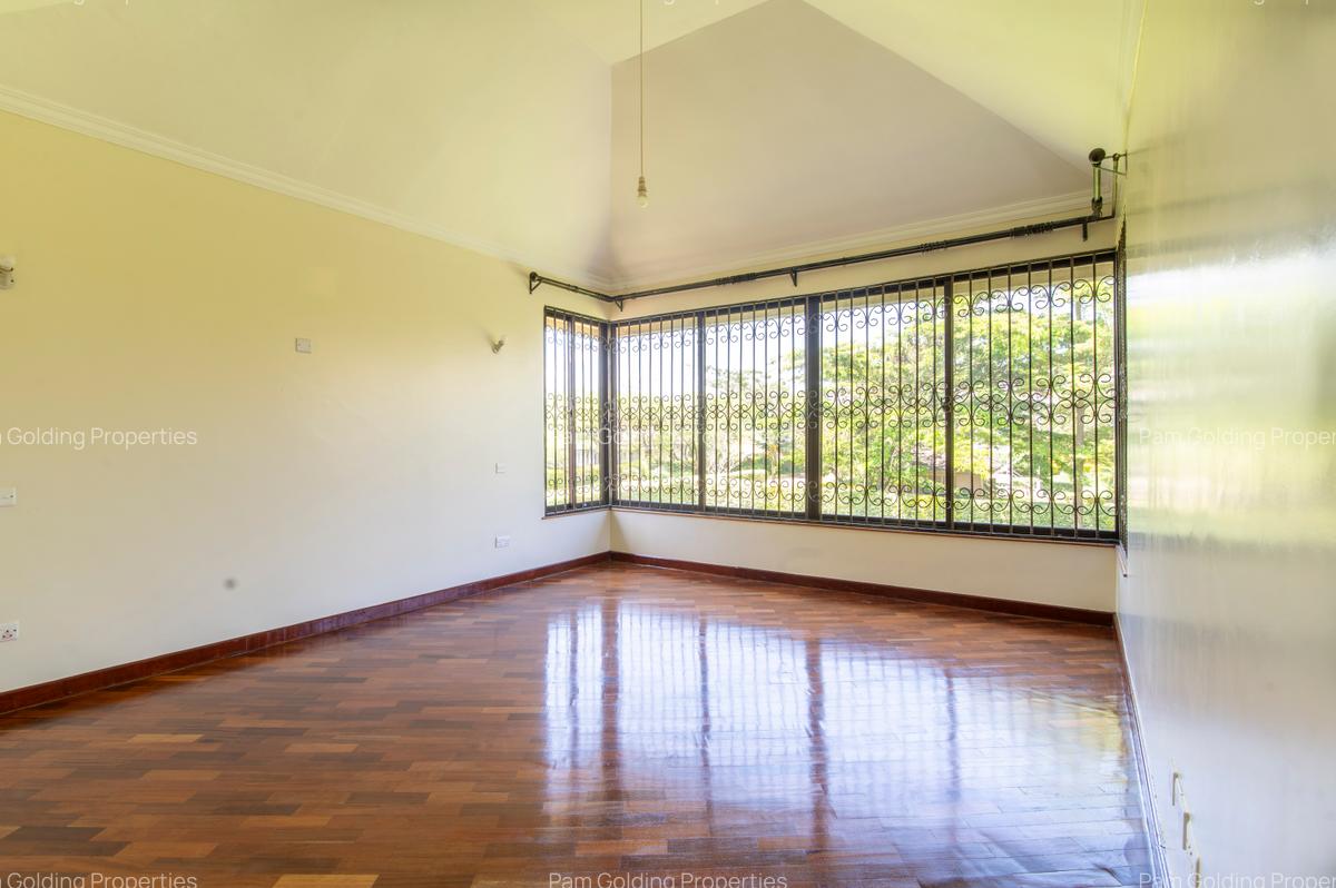 4 Bed House at Ridgeways Lane - 13