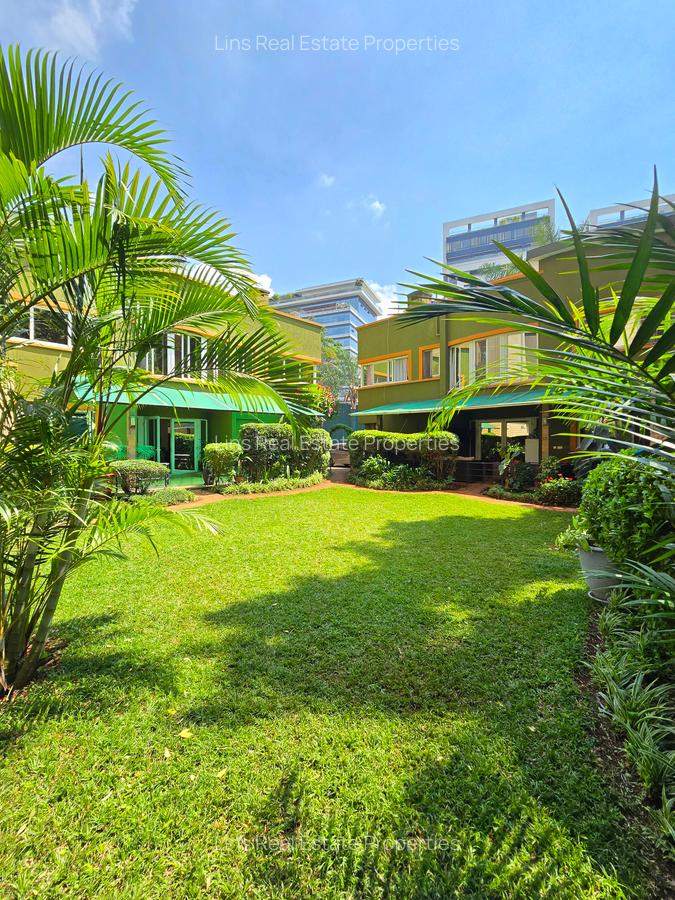 4 Bed Townhouse with En Suite in Riverside - 1