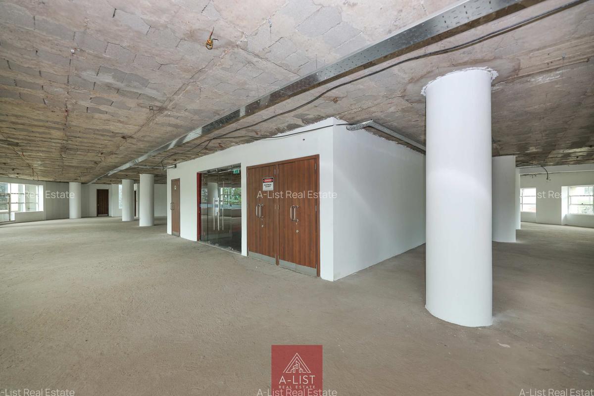 6,162 ft² Commercial Property with Service Charge Included at Woodvale Close - 9