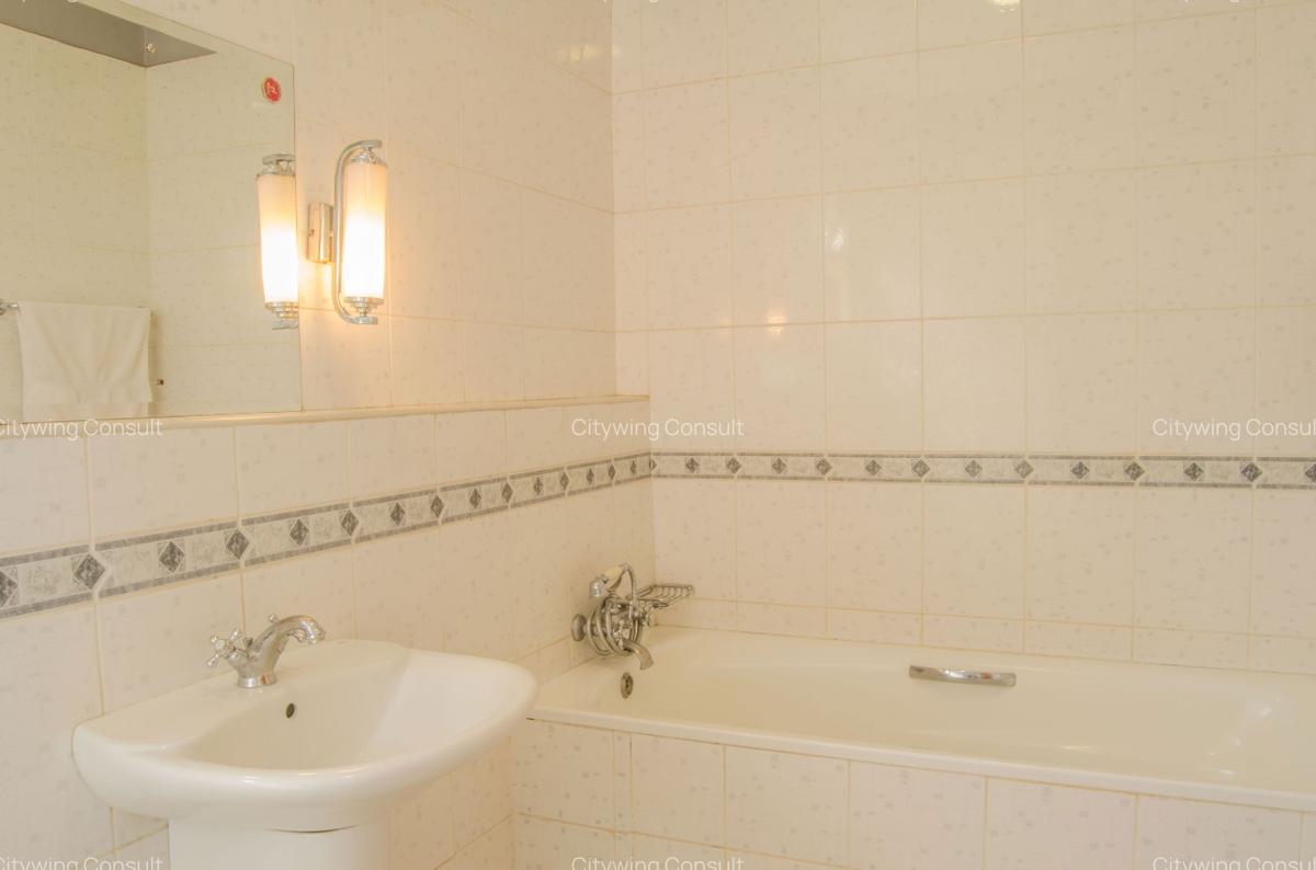 Serviced 2 Bed Apartment with En Suite at Parklands - 18