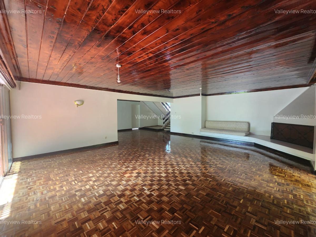 5 Bed Townhouse with En Suite at Lavington - 11