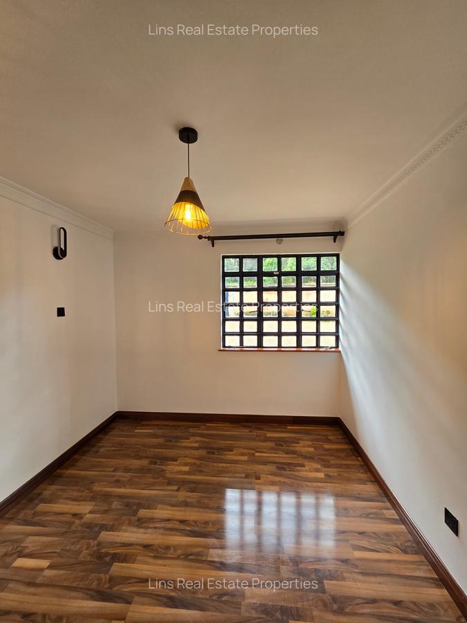 4 Bed House with En Suite in Lavington - 10