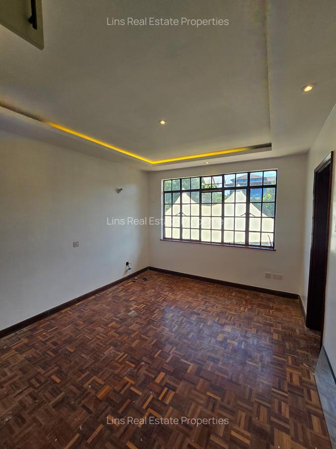 4 Bed Townhouse with En Suite in Lavington - 9