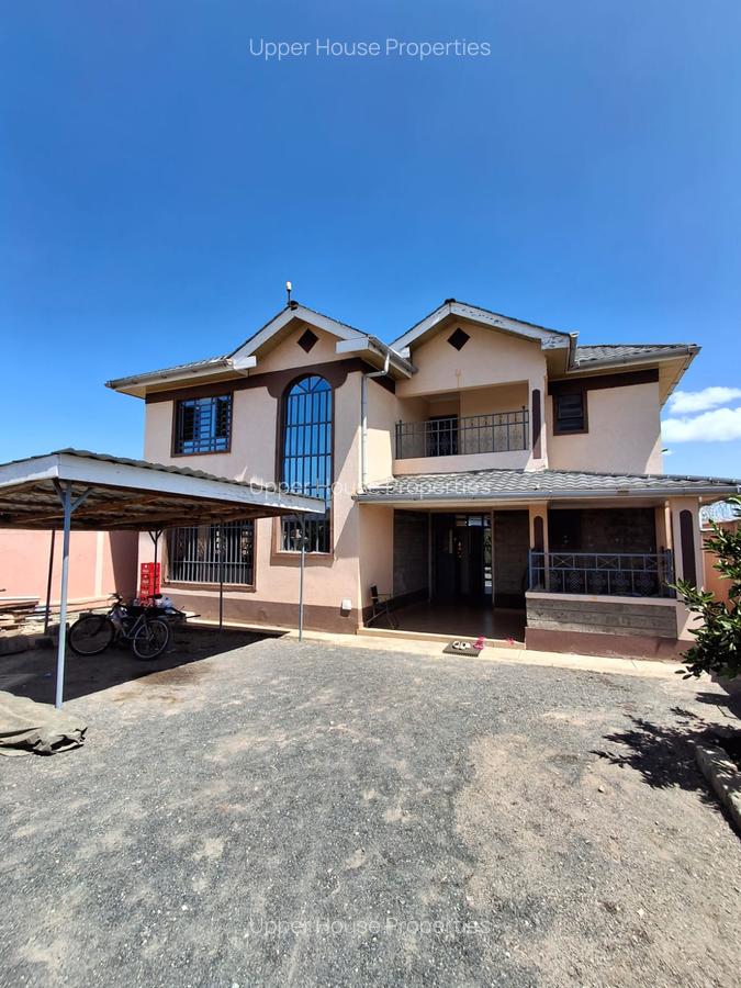 4 Bed Villa with En Suite at Sweet Waters - 1