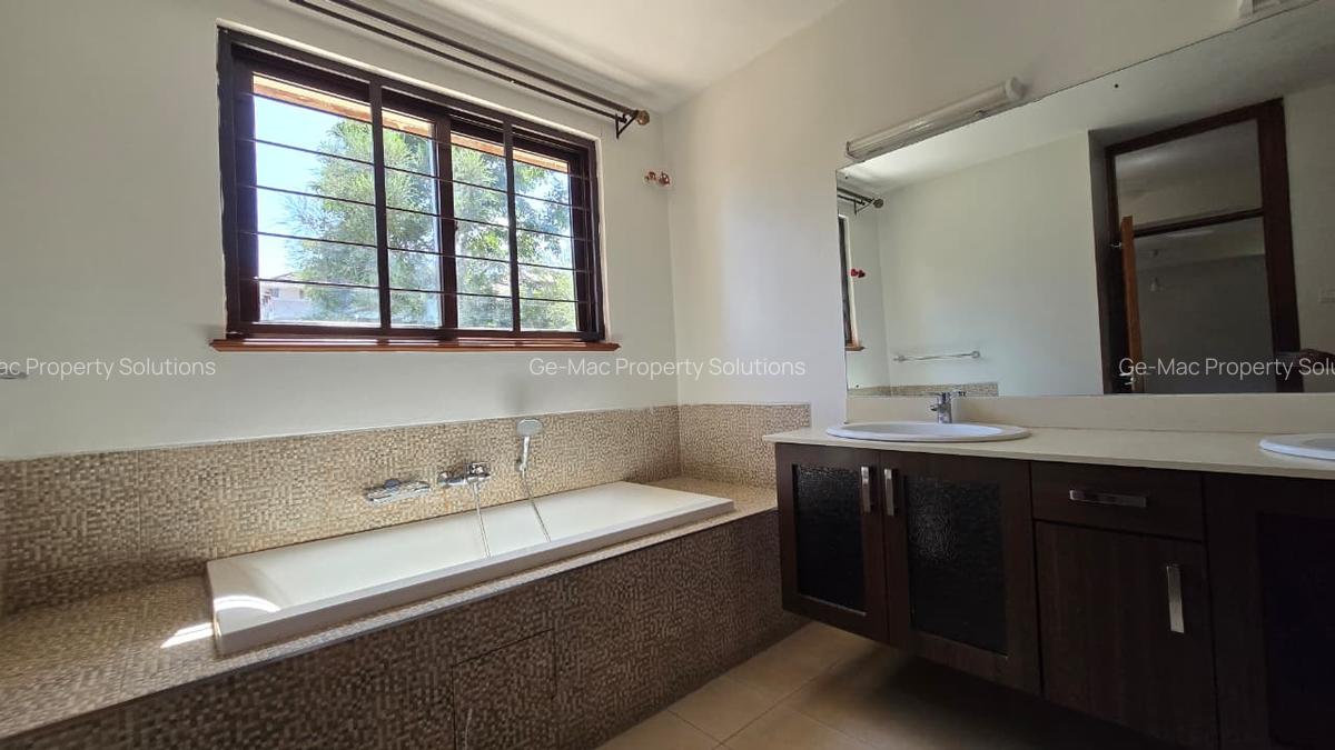 5 Bed Townhouse with En Suite in Lavington - 15