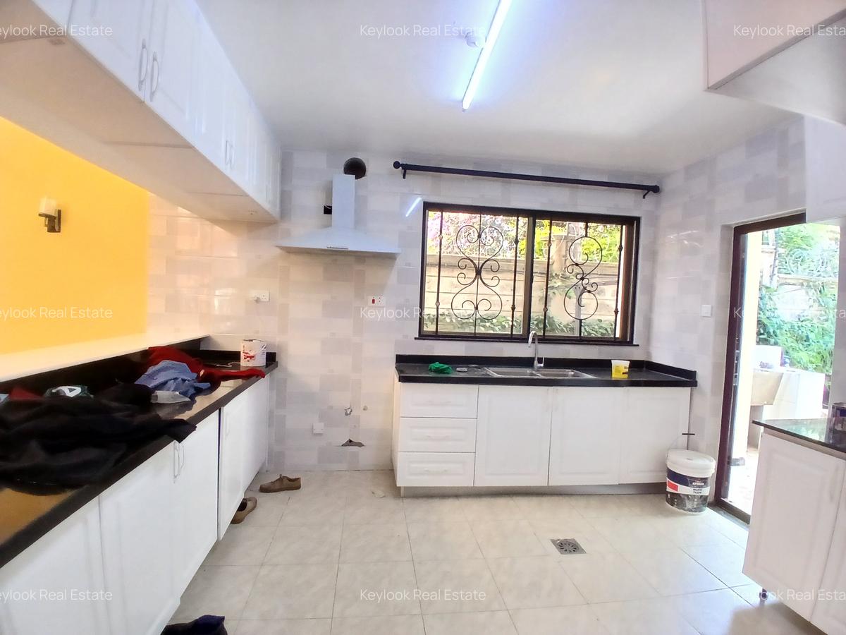 5 Bed Townhouse with En Suite at Lavington Green - 12