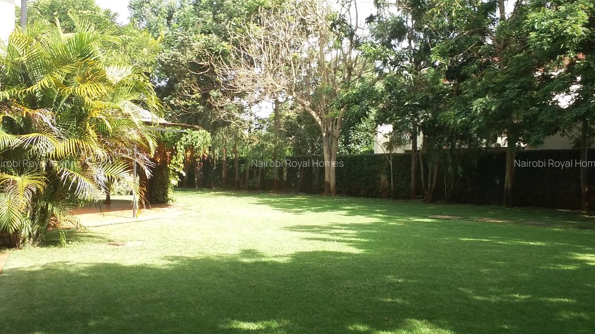 4 Bed Townhouse with En Suite at Lavington Green - 8