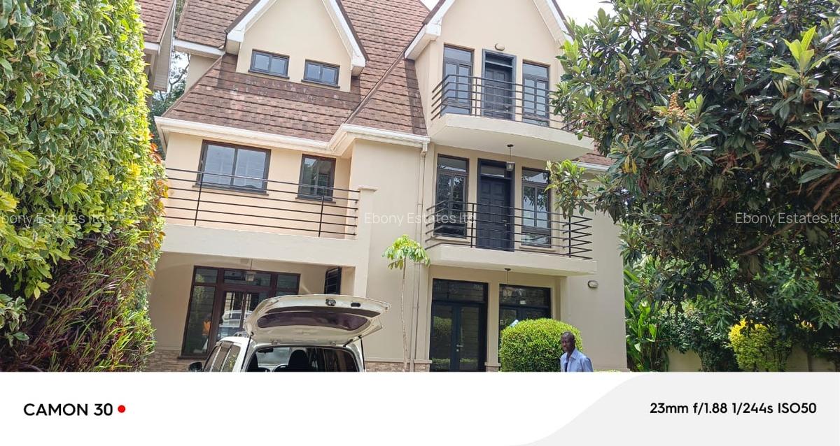 5 Bed Townhouse with En Suite in Lavington - 4