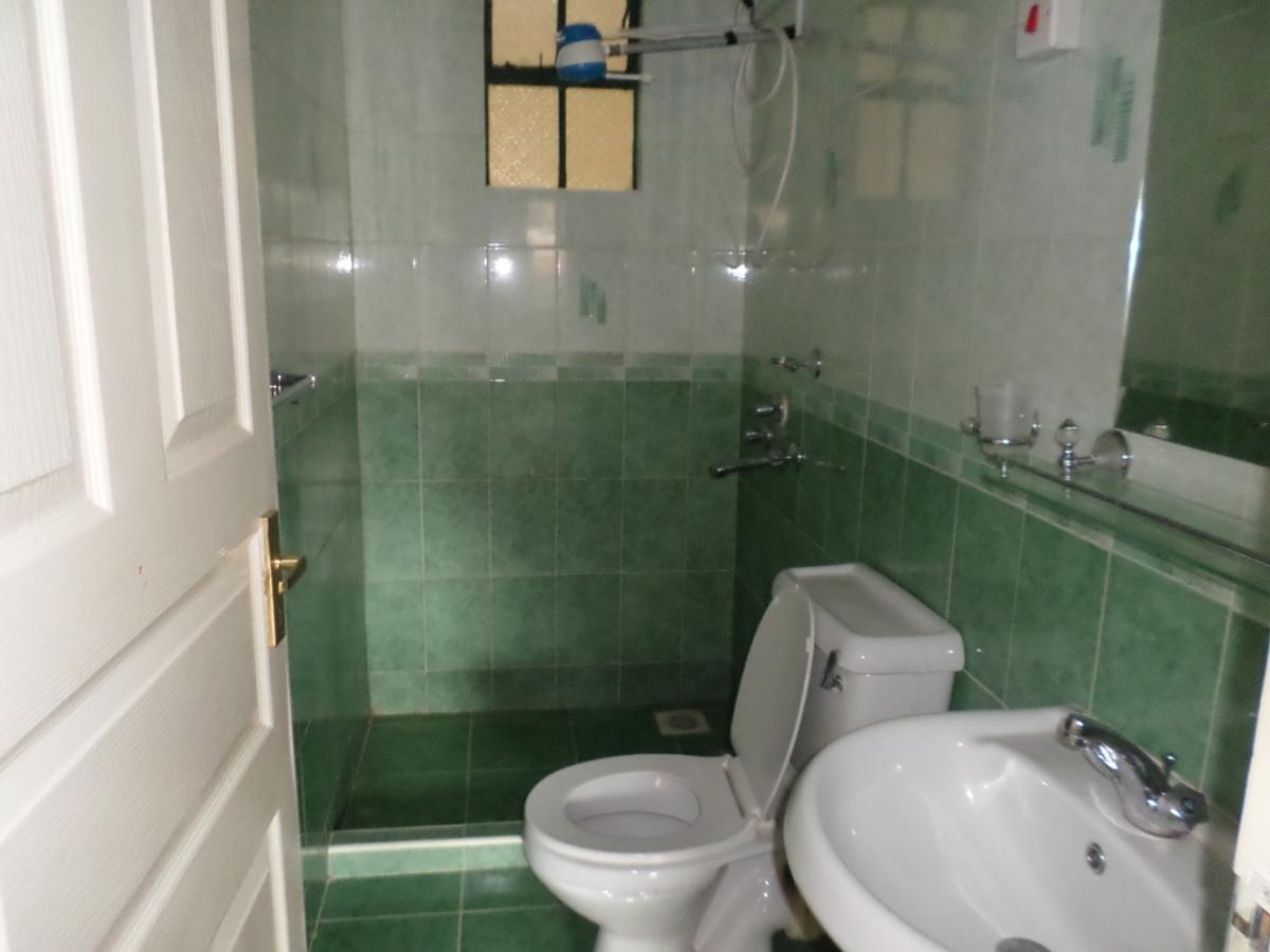 3 Bed Apartment with En Suite at Lavington - 16