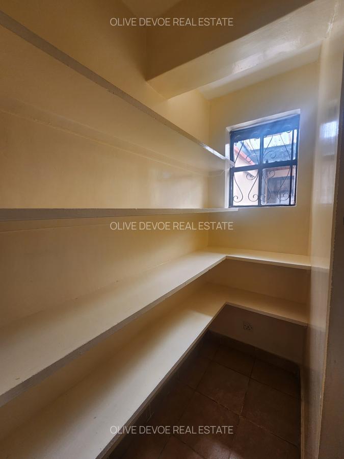 6 Bed Townhouse with En Suite in Lavington - 14