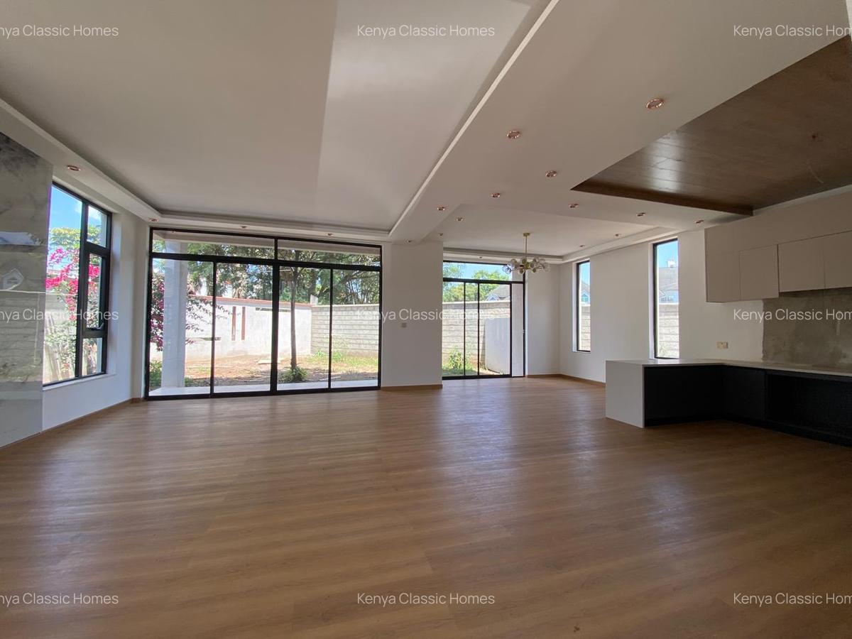 5 Bed Villa with En Suite at Lavington - 1