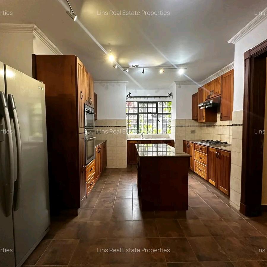 4 Bed Townhouse with En Suite in Spring Valley - 13