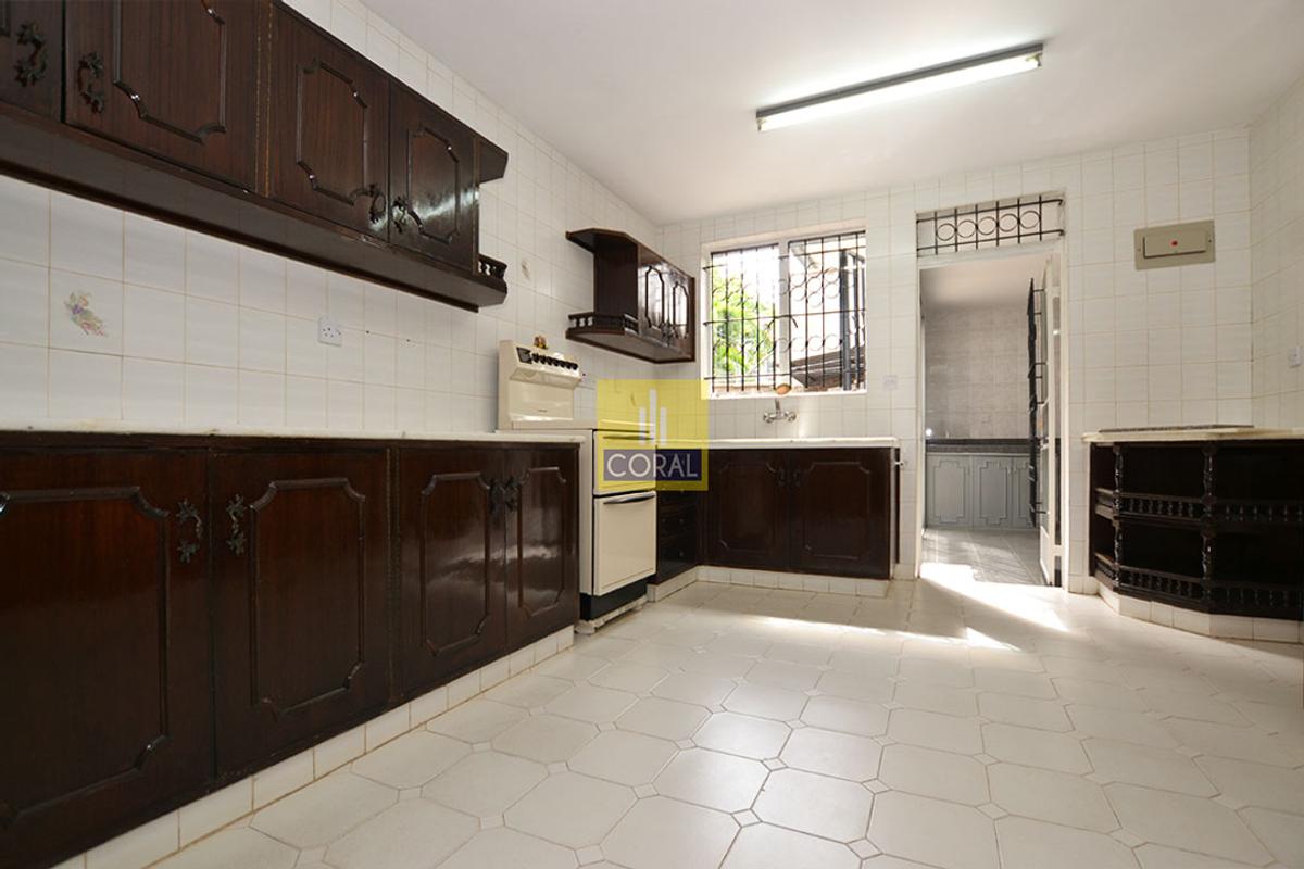 4 Bed Apartment with Parking in Westlands Area - 10