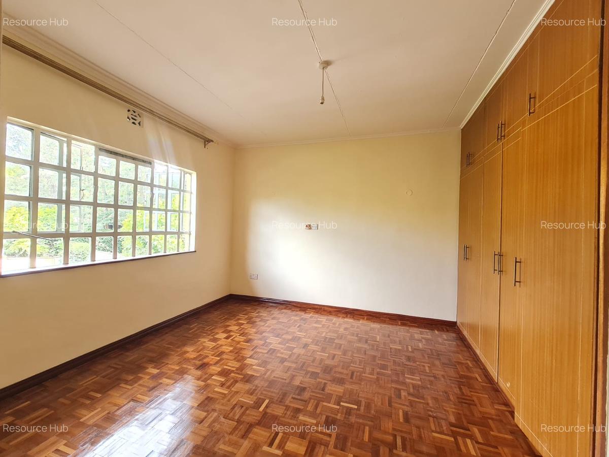 4 Bed House with En Suite at Bomas - 19