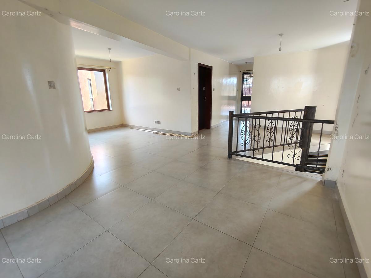 5 Bed Townhouse with En Suite at Brookside Drive - 17