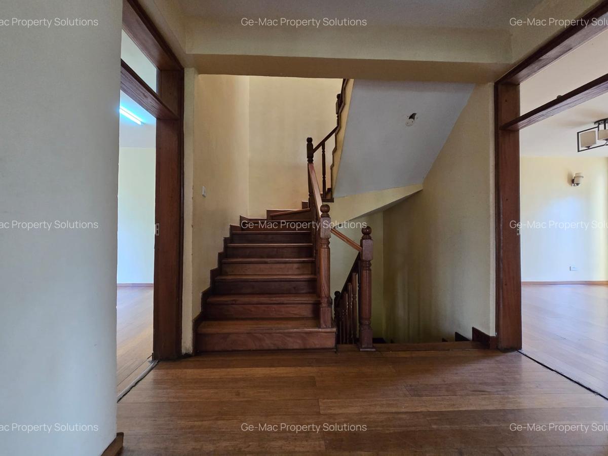 5 Bed House with En Suite in Lavington - 8