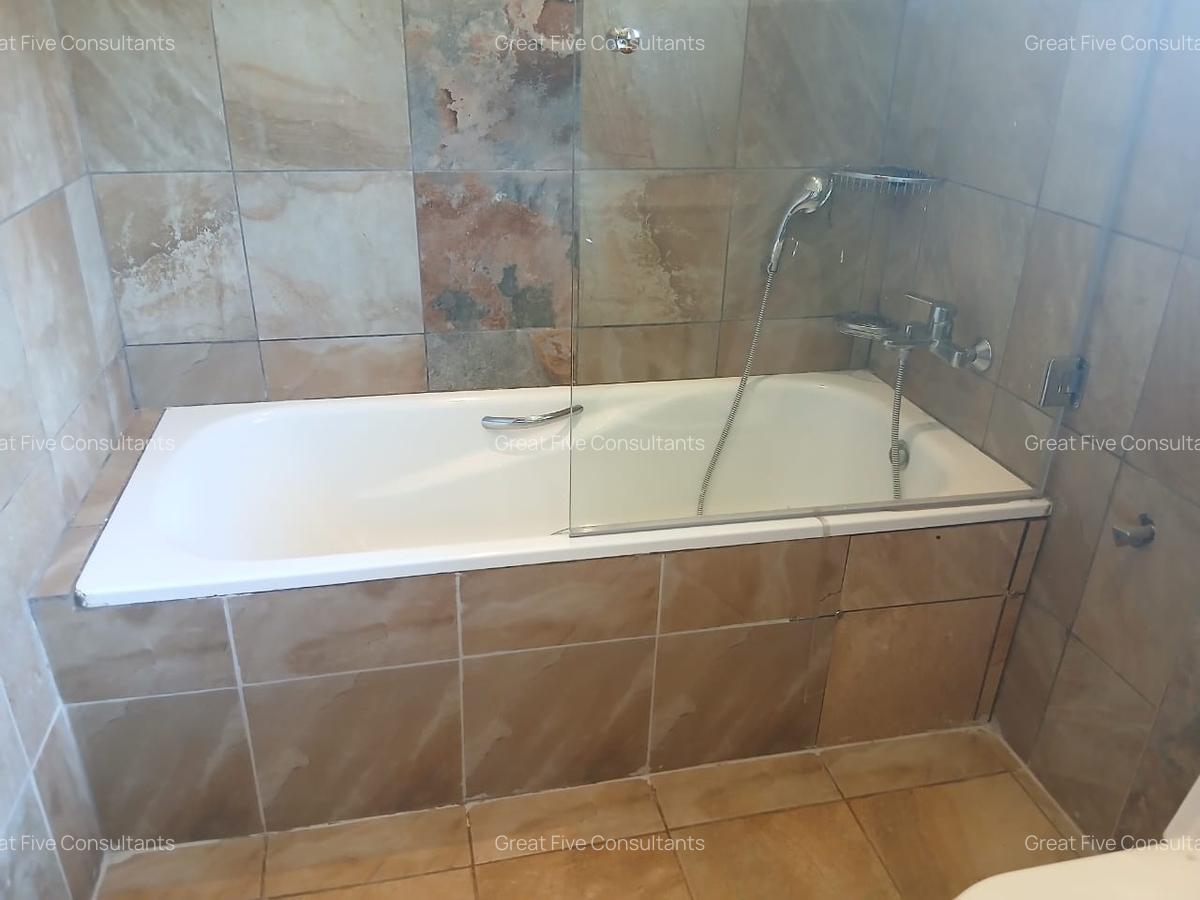 5 Bed Villa with En Suite in Westlands Area - 16