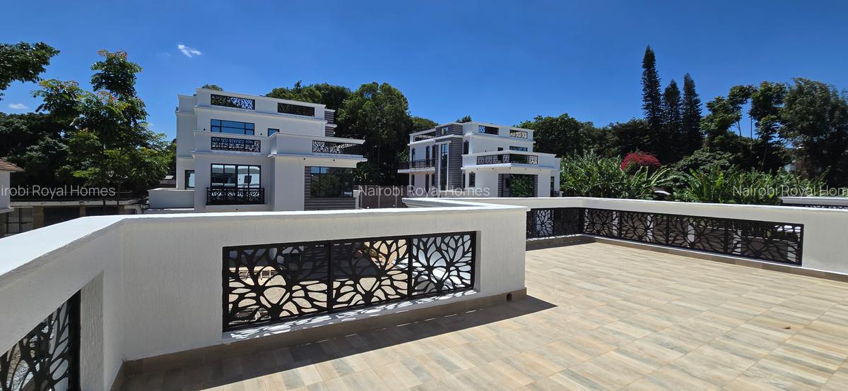 5 Bed Townhouse with En Suite at Lavington Green - 6