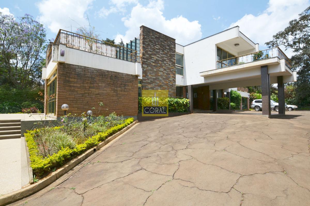 4 Bed House with Swimming Pool in Lavington - 11