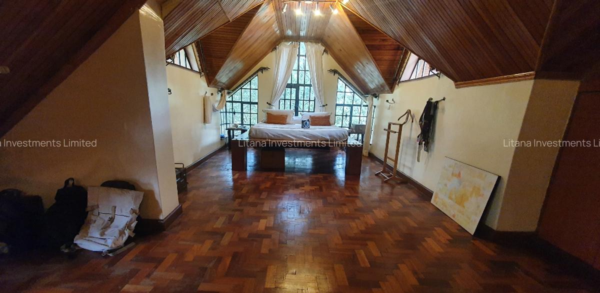 5 Bed House with En Suite at Old Runda - 3