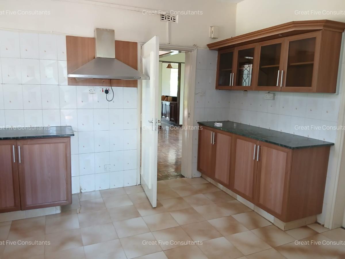 5 Bed Villa with En Suite in Gigiri - 9