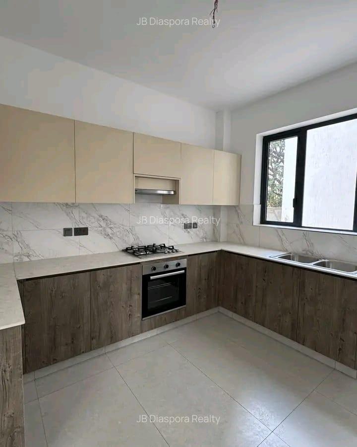 3 Bed Apartment with En Suite at Brookside Drive - 2