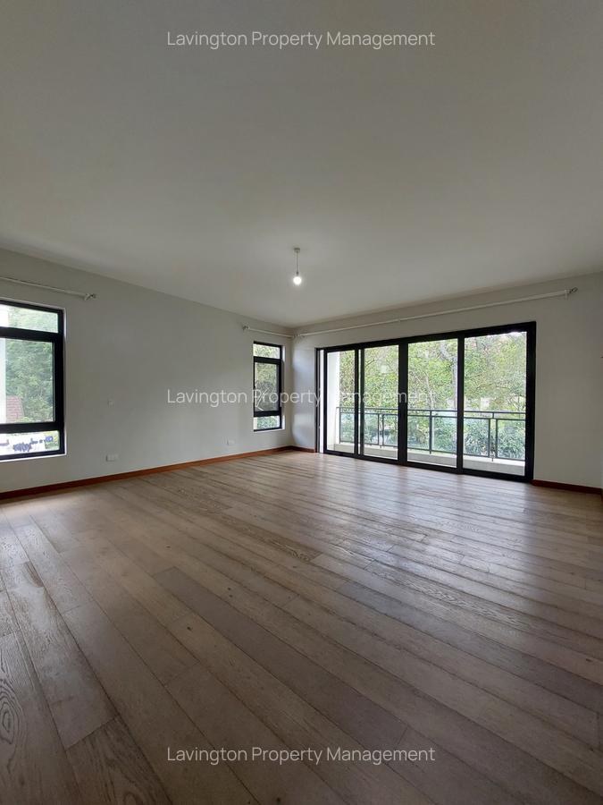 5 Bed House with En Suite at Lavington Green - 11