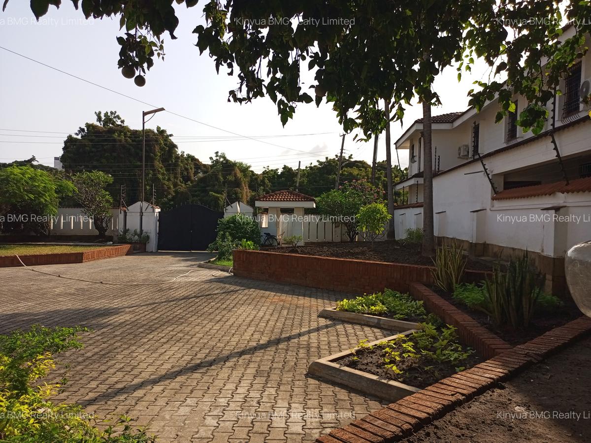 5 Bed Townhouse with En Suite in Nyali Area - 4