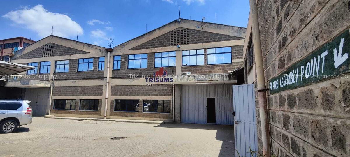 30,000 ft² Warehouse with Service Charge Included in Industrial Area - 1