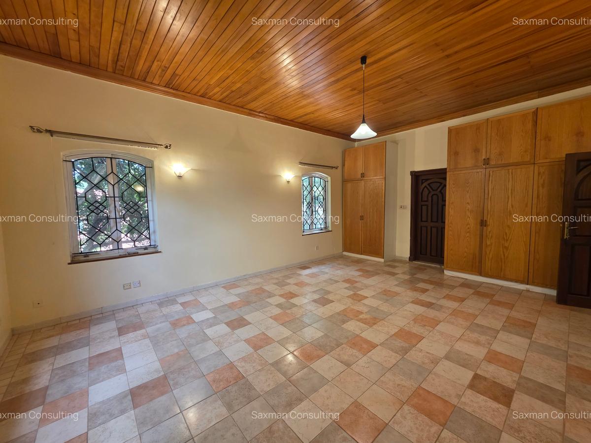 4 Bed House with En Suite in Lake View - 9