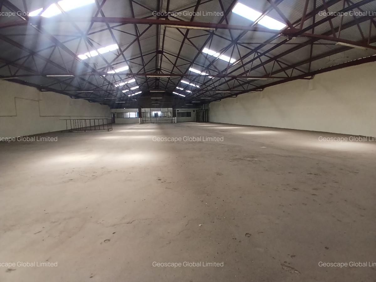 19,996 ft² Warehouse with Backup Generator in Industrial Area - 1