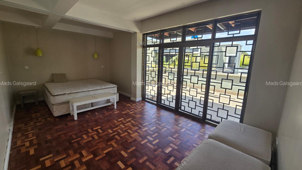 Furnished 3 Bed Apartment with En Suite at Hatheru Road - 12