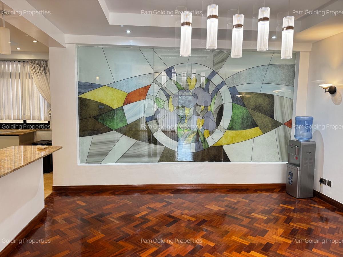 3 Bed Apartment with En Suite in Riverside - 2