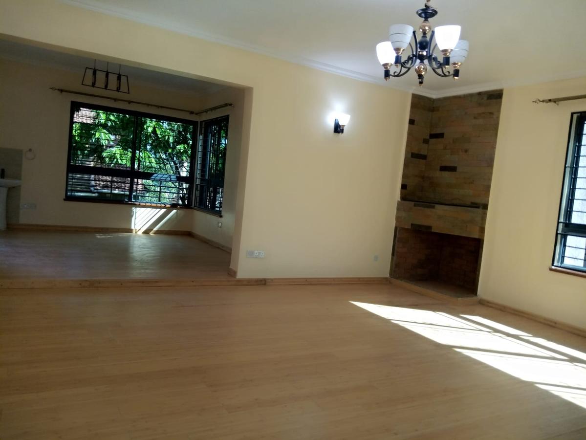 5 Bed House with En Suite in Lavington - 18