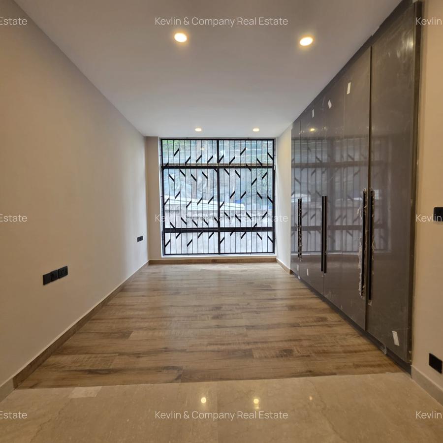 5 Bed Townhouse with En Suite in Westlands Area - 17