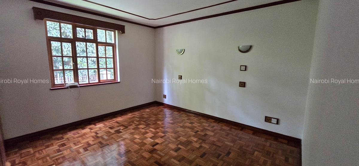 4 Bed Townhouse with En Suite at La - 14