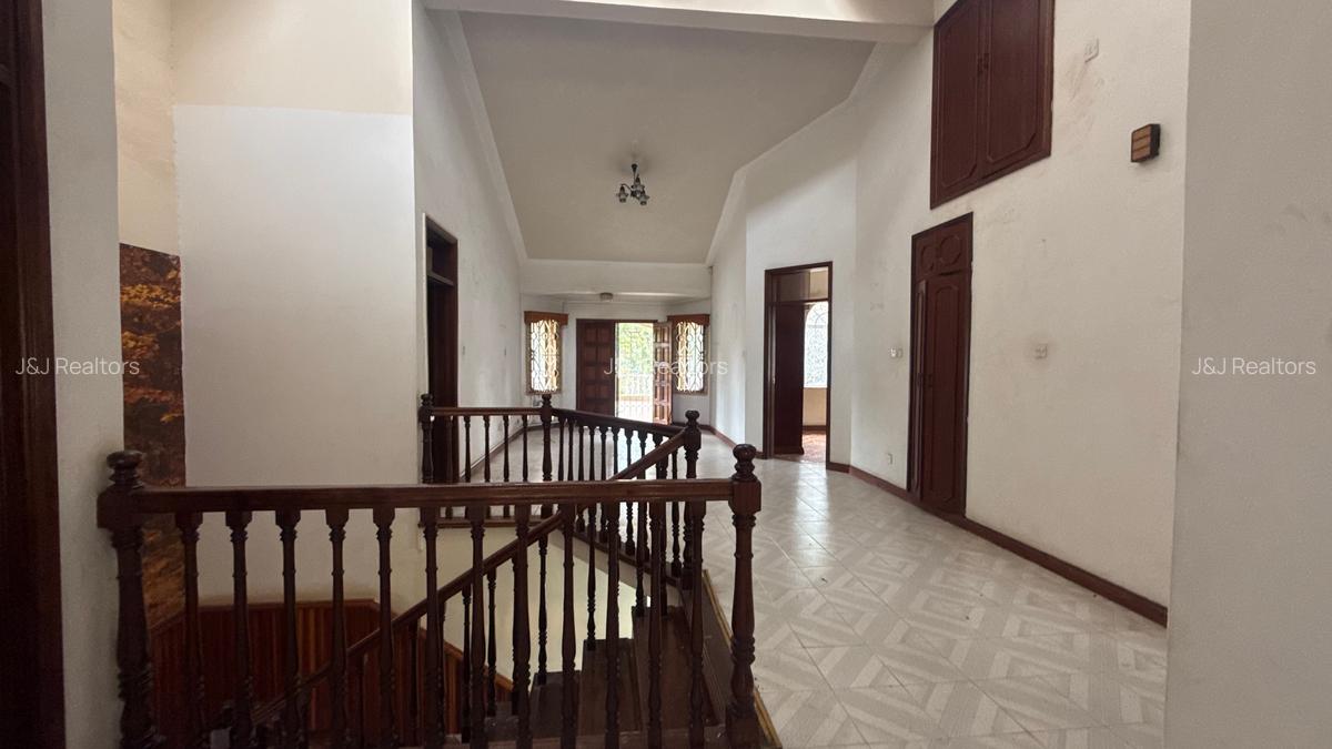 Commercial Property with Service Charge Included in Lavington - 12
