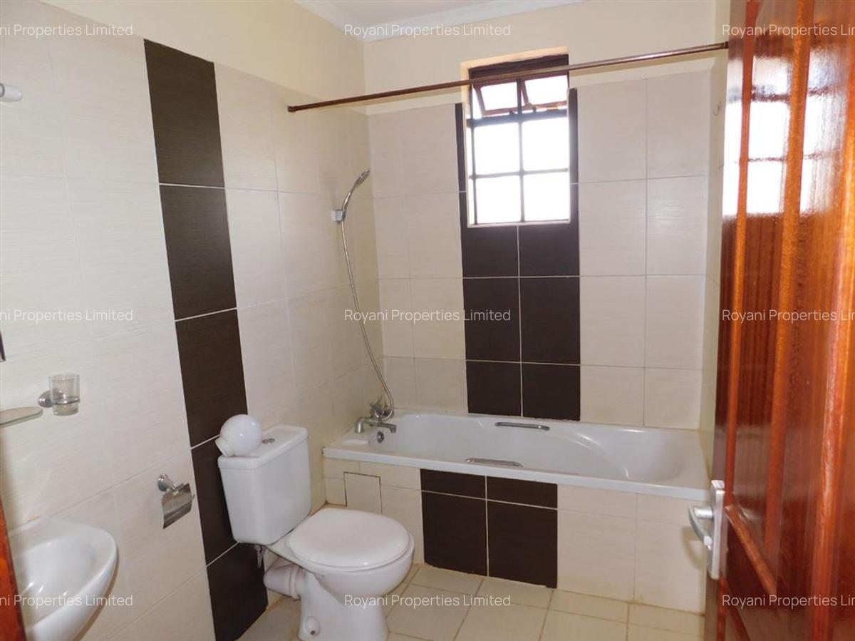 4 Bed House with En Suite at Fourways Junction Estate - 16