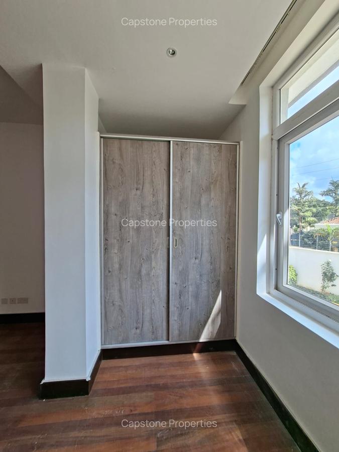 5 Bed House with En Suite in Runda - 4