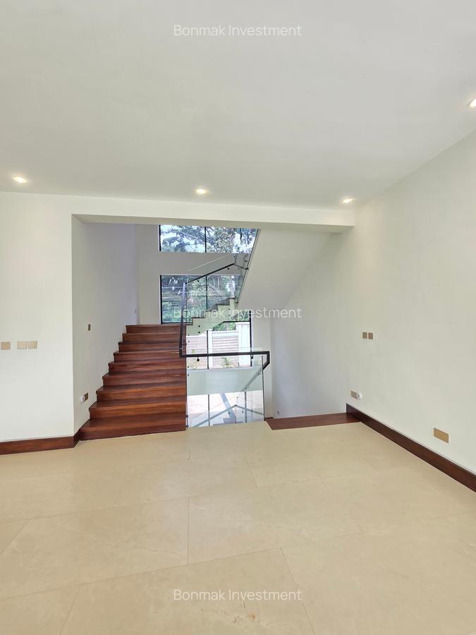 6 Bed Townhouse with En Suite at Old Kitusuru - 20