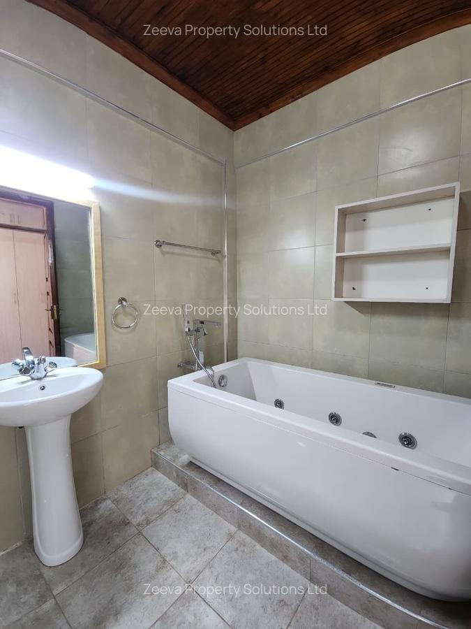 4 Bed House with En Suite in Spring Valley - 12