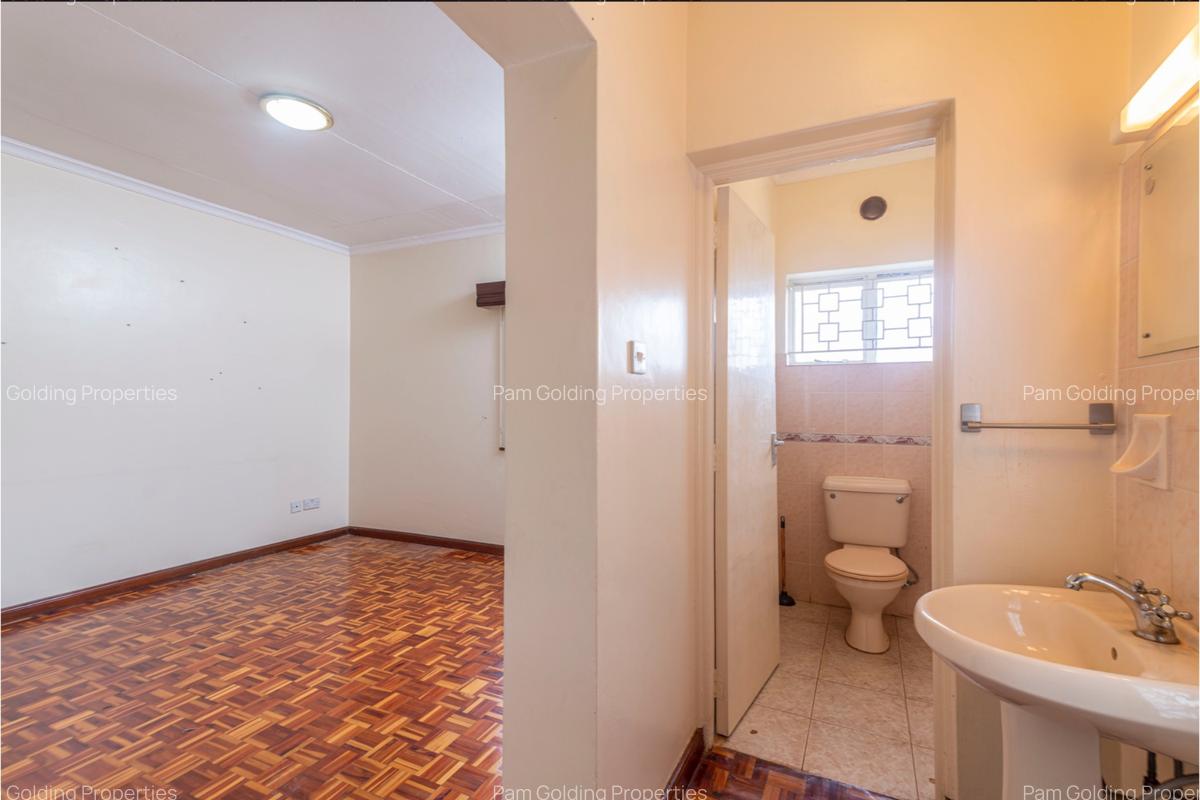 4 Bed House with En Suite in Runda - 10