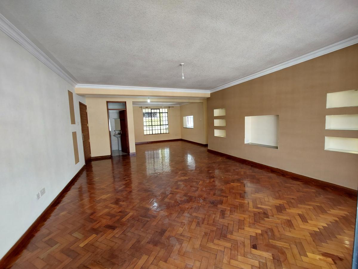 3 Bed Apartment with En Suite at Hundreds Streets - 18